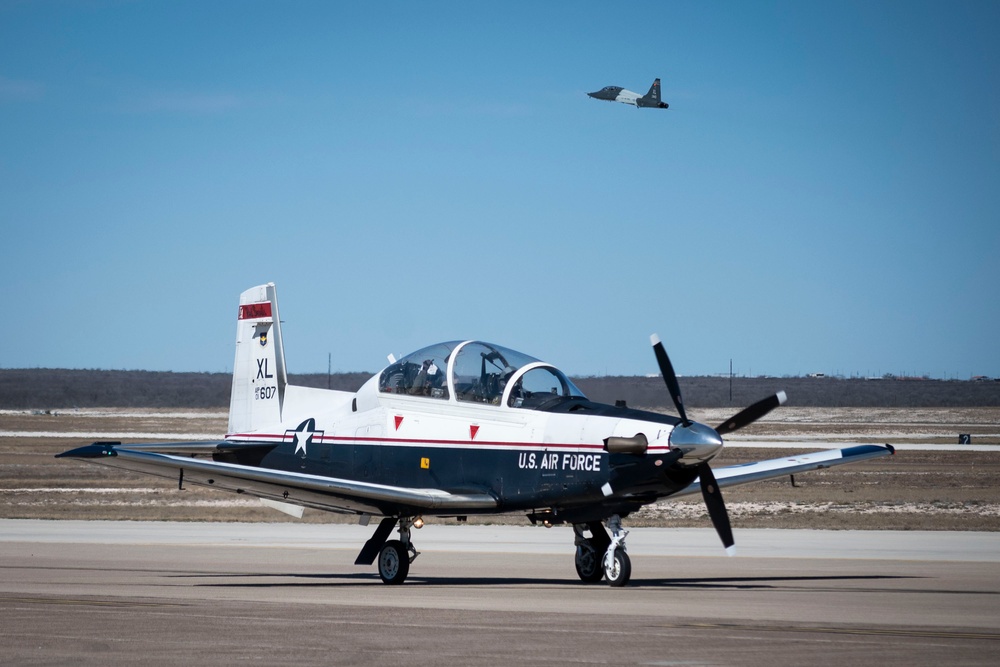 Feb. 14, 2024 T-6A Texan II take offs at Laughlin AFB