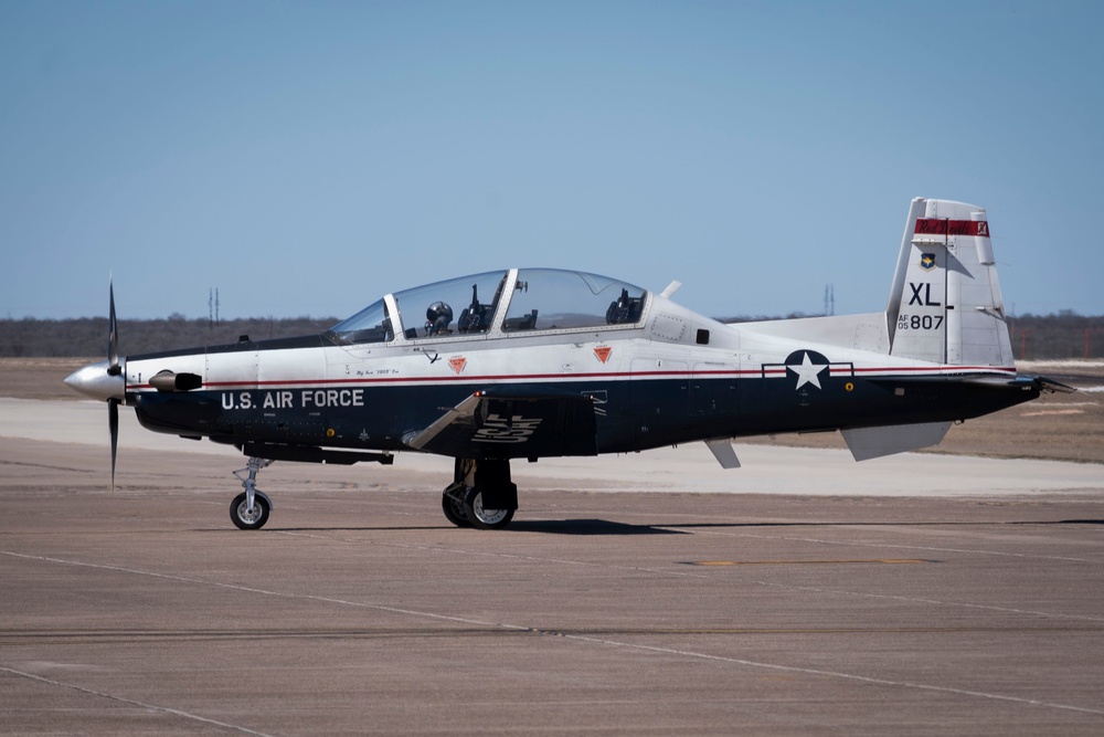 Feb. 14, 2024 T-6A Texan II take offs at Laughlin AFB