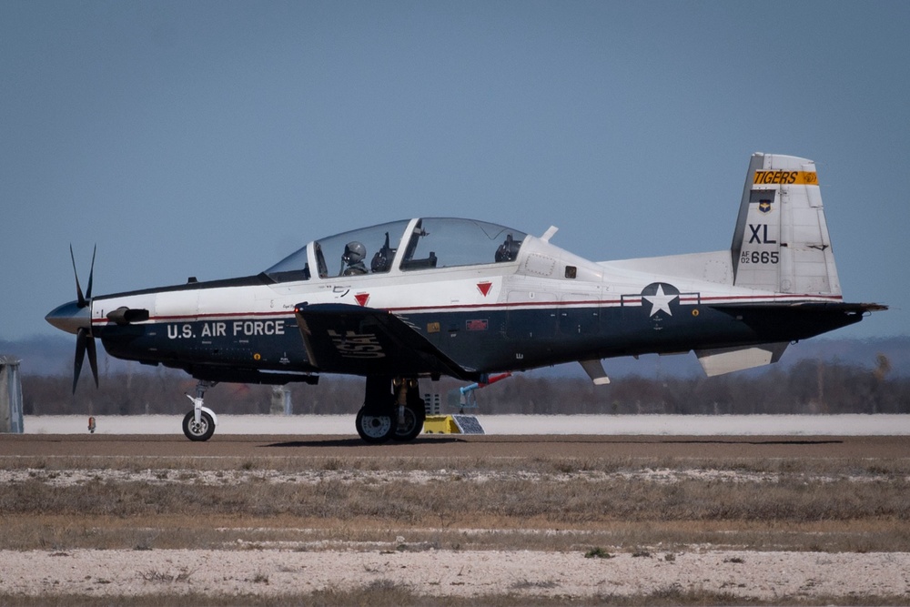 Feb. 14, 2024 T-6A Texan II take offs at Laughlin AFB