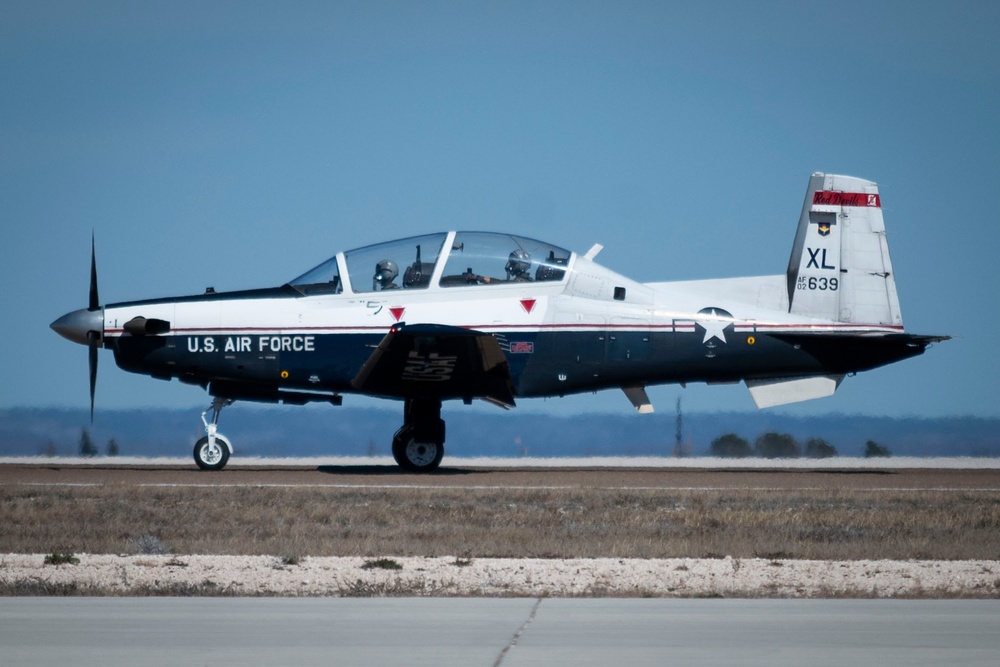 Feb. 14, 2024 T-6A Texan II take offs at Laughlin AFB