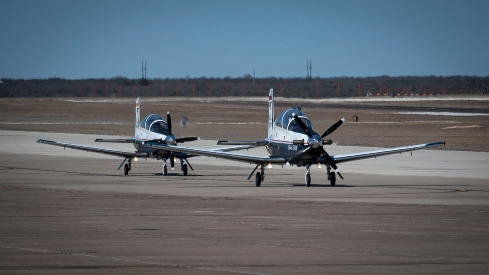 Feb. 14, 2024 T-6A Texan II take offs at Laughlin AFB