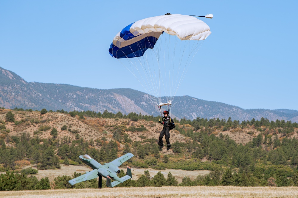 ALL-FEMALE SKYDIVING TEAMS EXCEL IN COMPETITION, LEADERSHIP