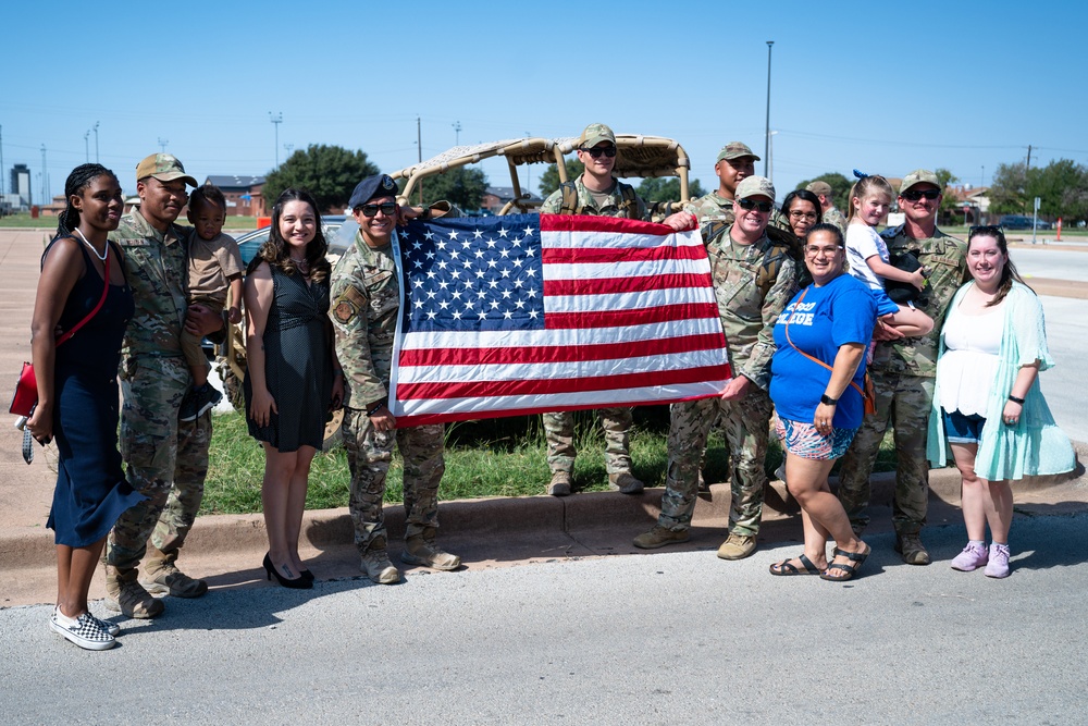 Dyess welcomes home deployed Airmen