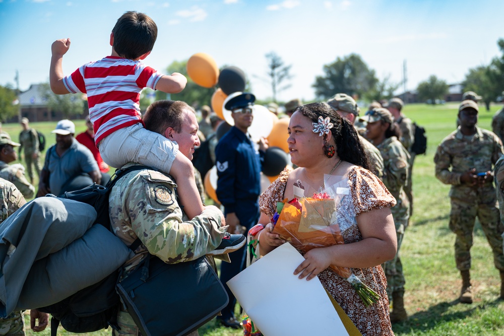 Dyess welcomes home deployed Airmen