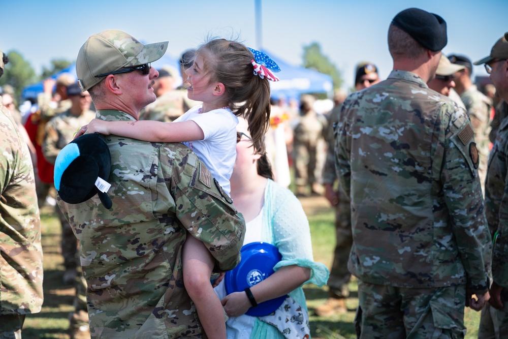 Dyess welcomes home deployed Airmen