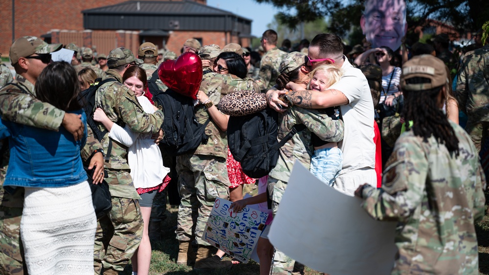 Dyess welcomes home deployed Airmen