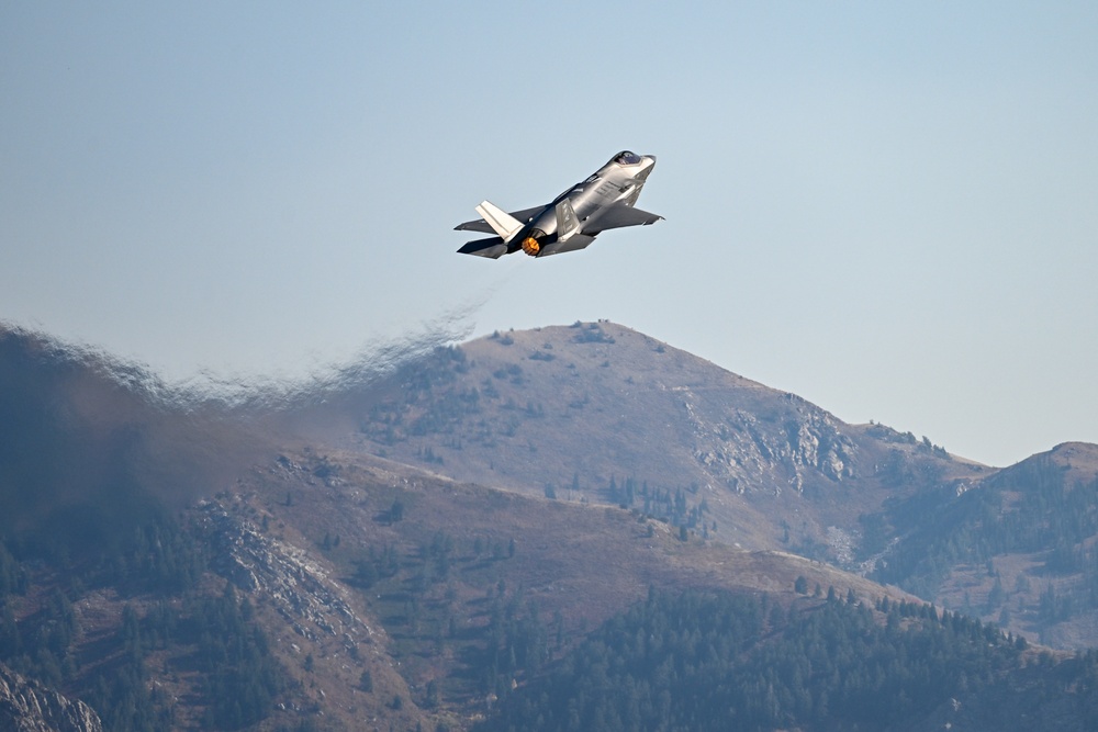 F-35 Demo team rehearses at home base