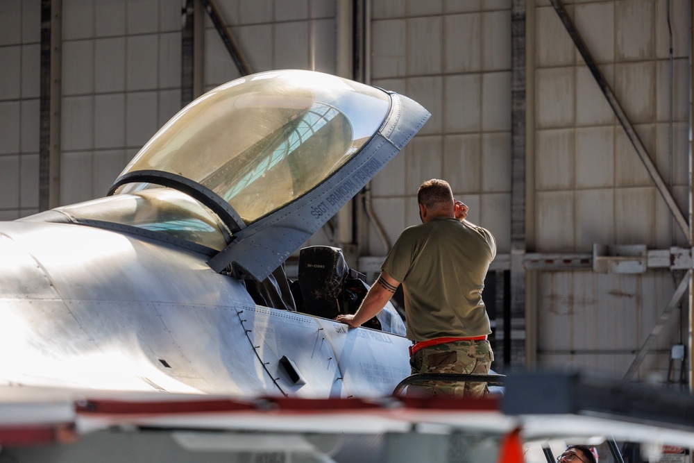 Maintainer Works on a F-16C