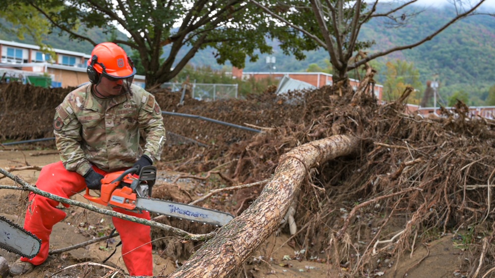 Tennessee Airmen clear debris in aftermath of Hurricane Helene