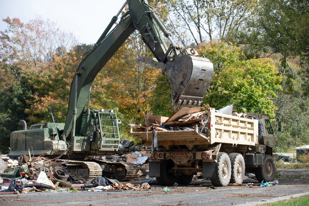Tennessee Guardsmen continue efforts in Hampton and Roan Mountain, Tennessee