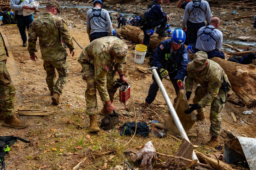 North Carolina National Guard soldiers assist the Indiana Task Force One Urban Search and Rescue team