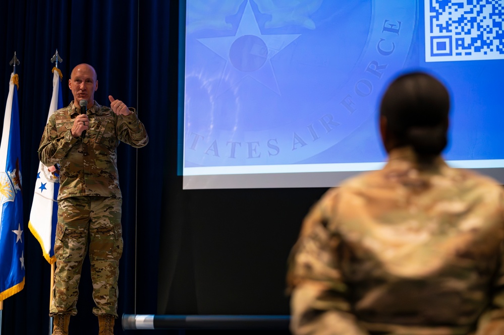 CSAF, CMSAF communicates readiness, reoptimization during visit at Yokota