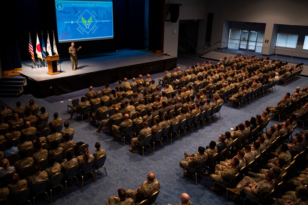 CSAF, CMSAF communicates readiness, reoptimization during visit at Yokota