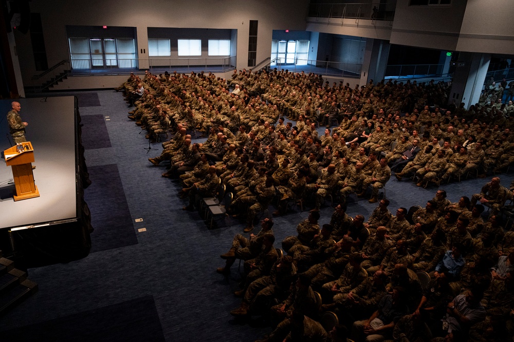 CSAF, CMSAF communicates readiness, reoptimization during visit at Yokota