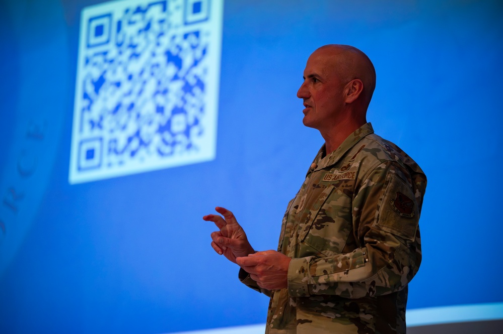 CSAF, CMSAF communicates readiness, reoptimization during visit at Yokota