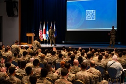 CSAF, CMSAF communicates readiness, reoptimization during visit at Yokota