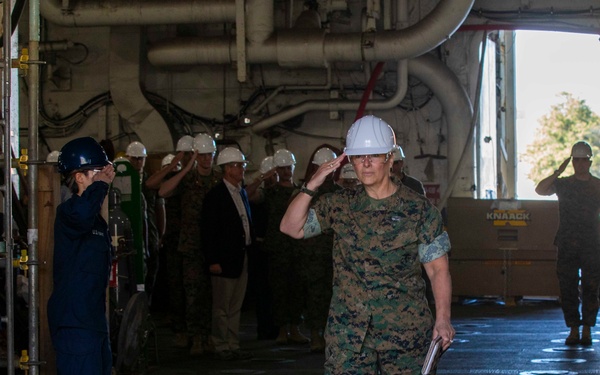 MARFORCOM visits USS Kearsarge (LHD 3)