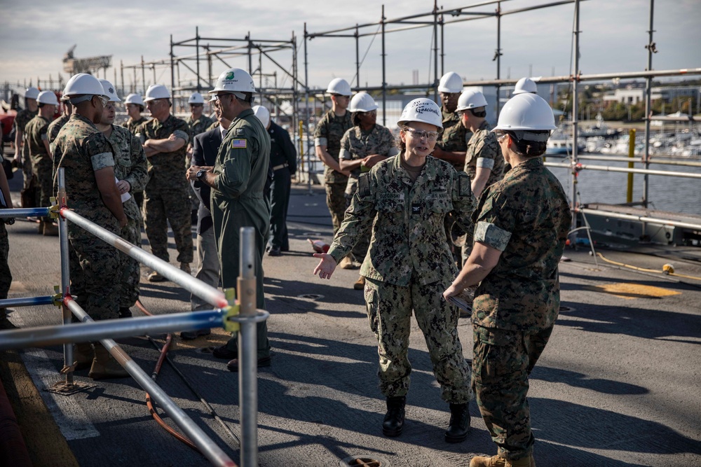 MARFORCOM Tours USS Kearsarge