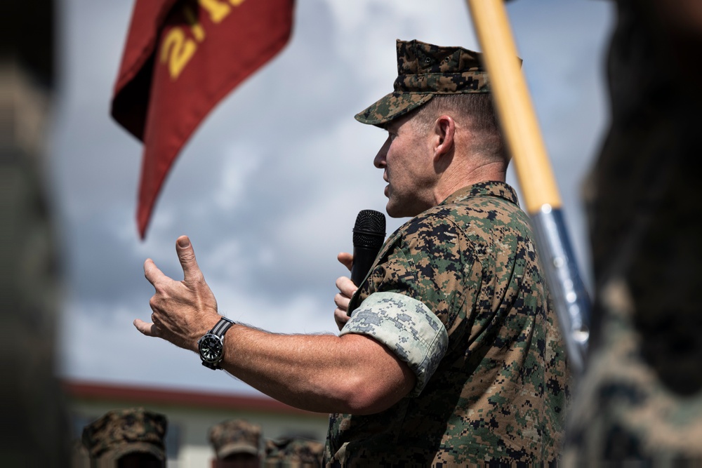 31st MEU Commanding Officer awards Marines in MAGTF Formation