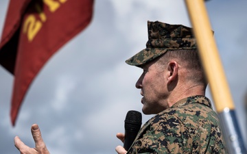 31st MEU Commanding Officer awards Marines in MAGTF Formation