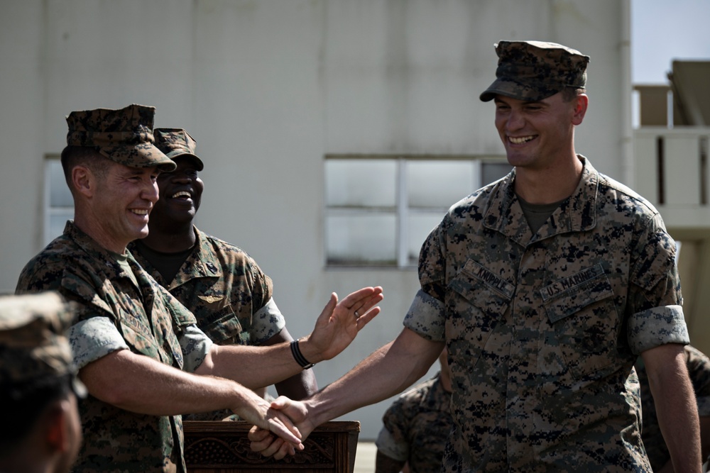 31st MEU Commanding Officer awards Marines in MAGTF Formation