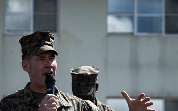 31st MEU Commanding Officer awards Marines in MAGTF Formation