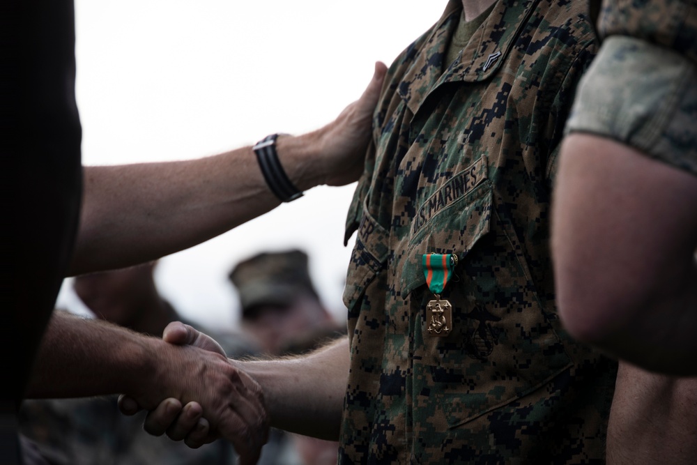 31st MEU Commanding Officer awards Marines in MAGTF Formation