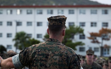 31st MEU Commanding Officer awards Marines in MAGTF Formation