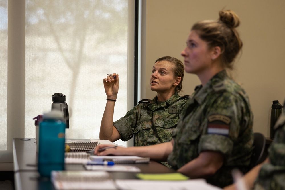 Dutch Marines attends a prolonged casualty care class