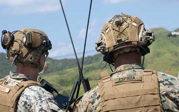 5th ANGLICO Marines coordinate fires with 1-1 SFG