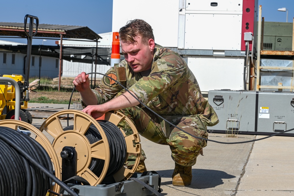 Incirlik's 39th Communications Squadron sets up GASNT