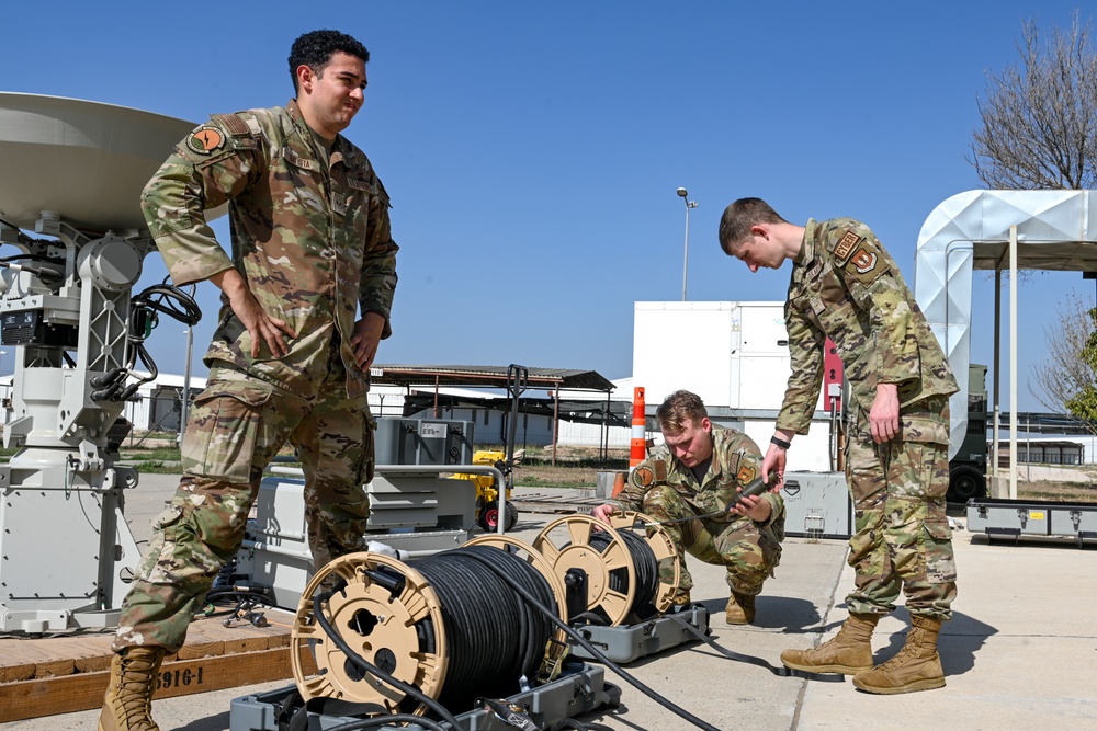 Incirlik's 39th Communications Squadron sets up GASNT