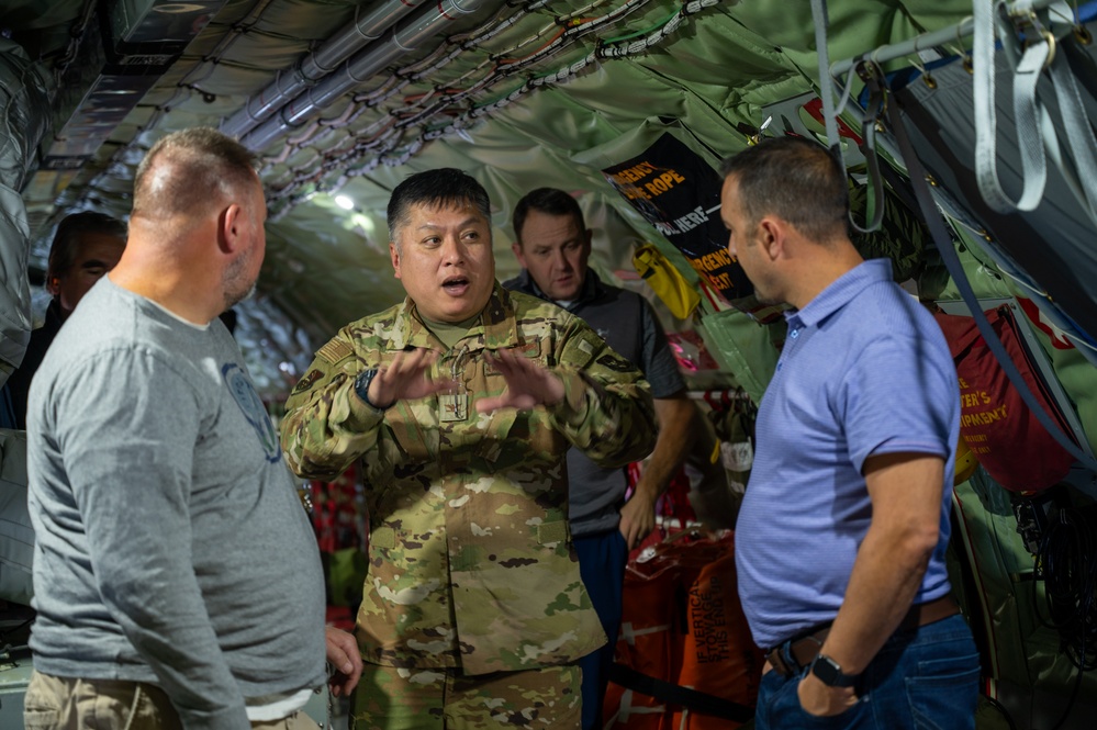 Indiana civic leaders experience refueling mission