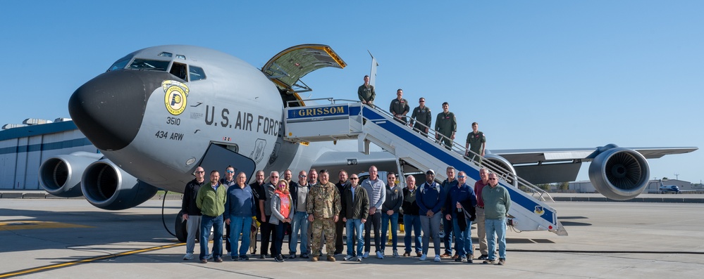 Indiana civic leaders experience refueling mission
