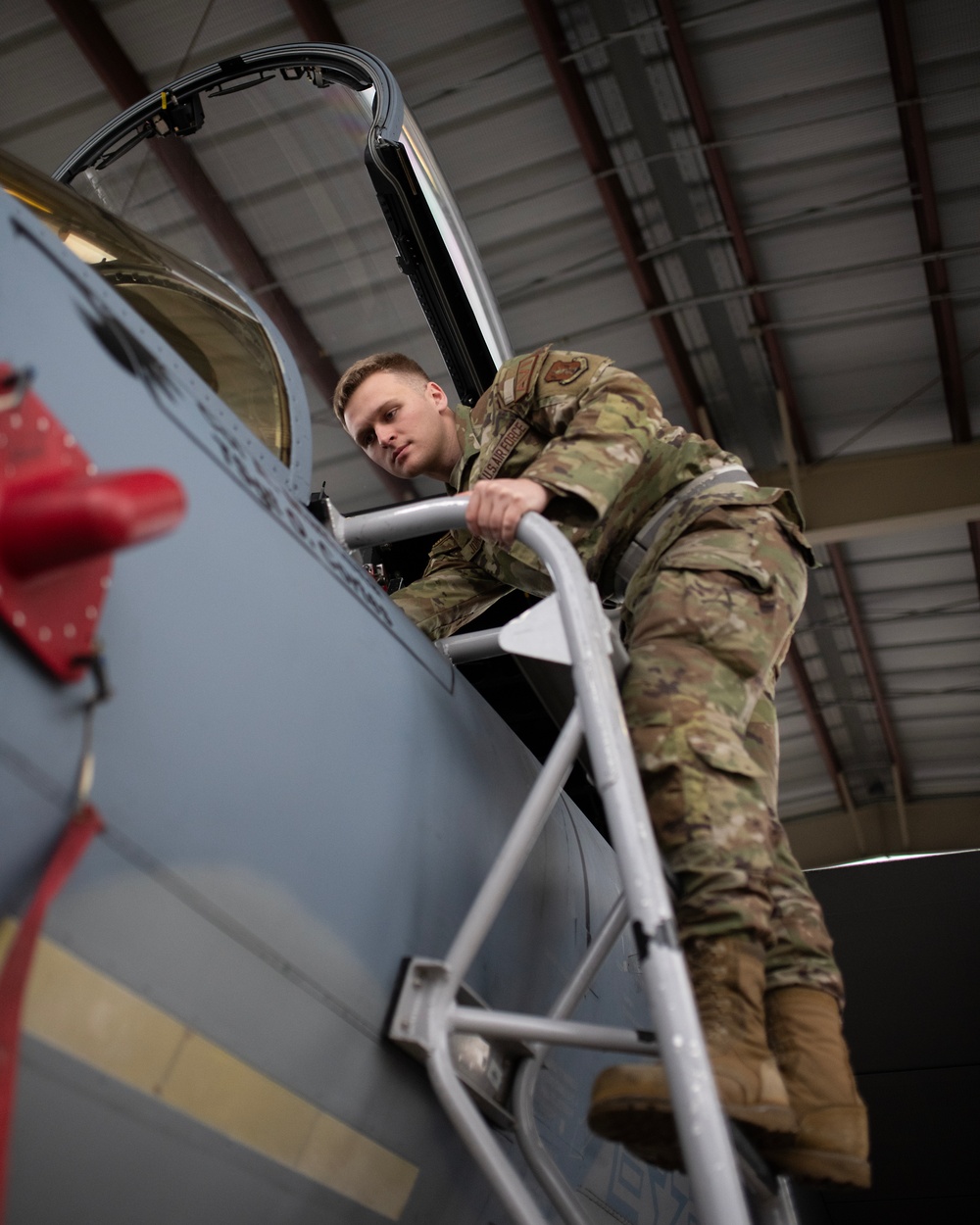 142nd Wing Avionics Airman is Magic on Ice