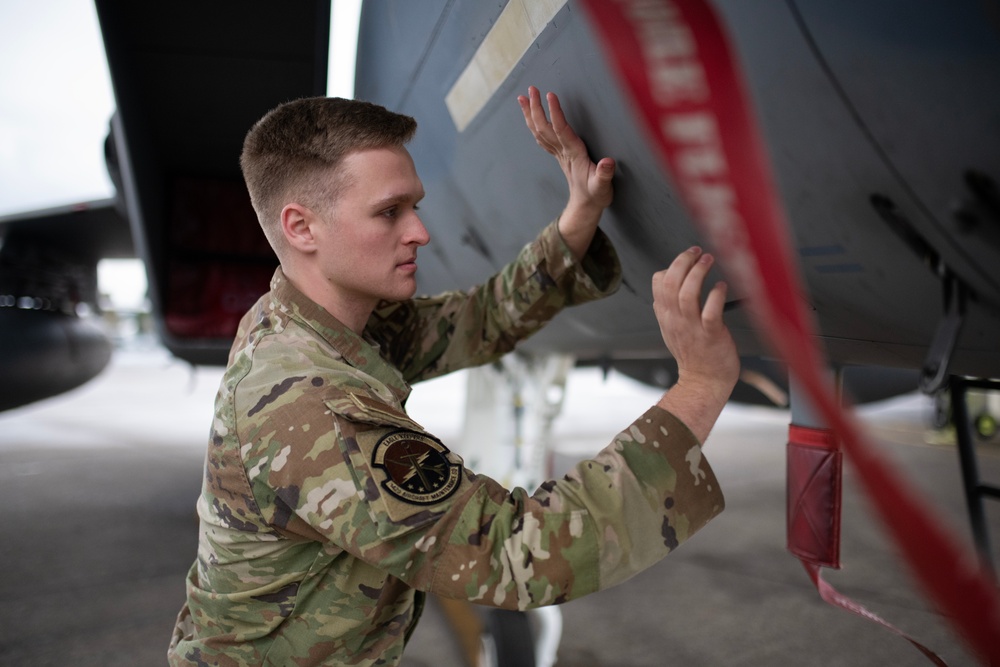 142nd Wing Avionics Airman is Magic on Ice