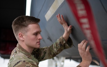 142nd Wing Avionics Airman is Magic on Ice