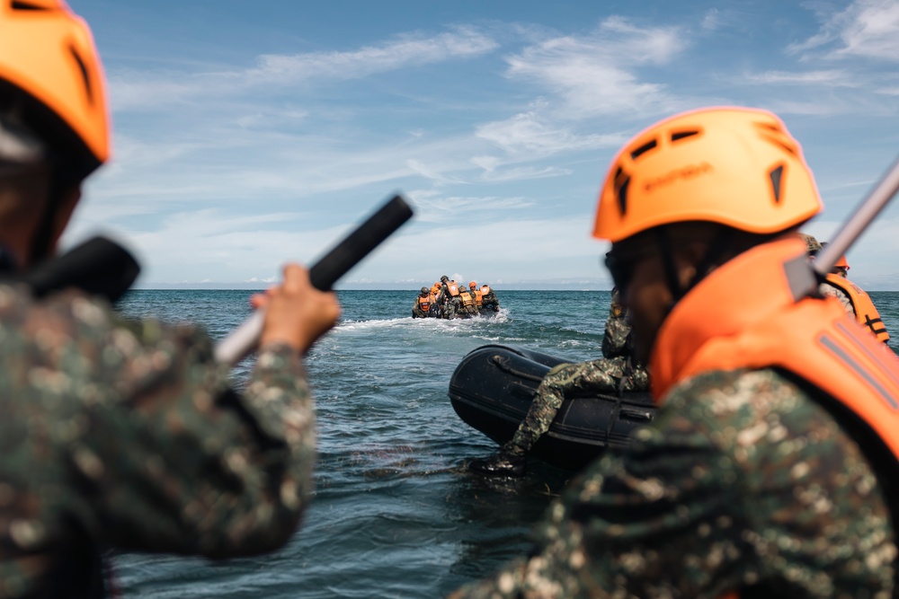 KAMANDAG 8: U.S., Philippine Marines, JGSDF; Small Boat SMEE