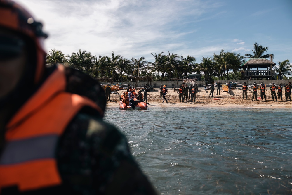 KAMANDAG 8: U.S., Philippine Marines, JGSDF; Small Boat SMEE