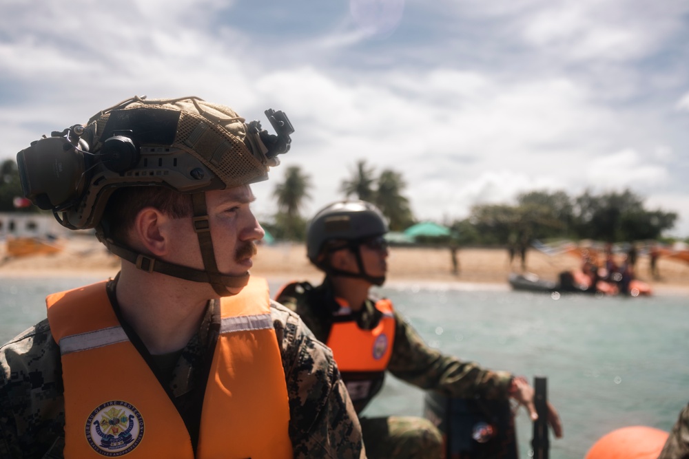 KAMANDAG 8: U.S., Philippine Marines, JGSDF; Small Boat SMEE