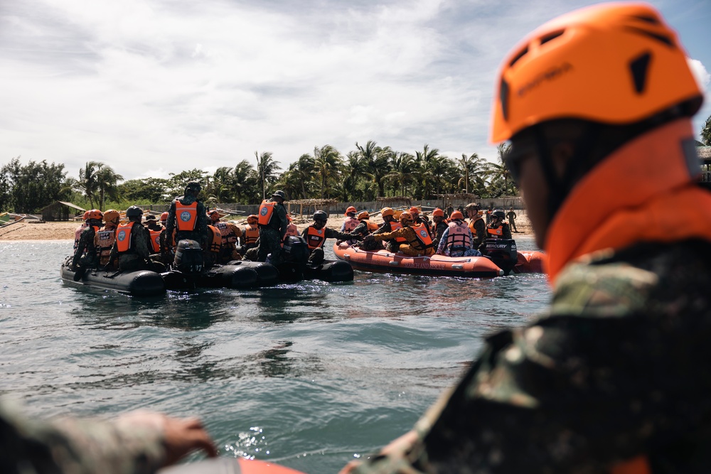 KAMANDAG 8: U.S., Philippine Marines, JGSDF; Small Boat SMEE