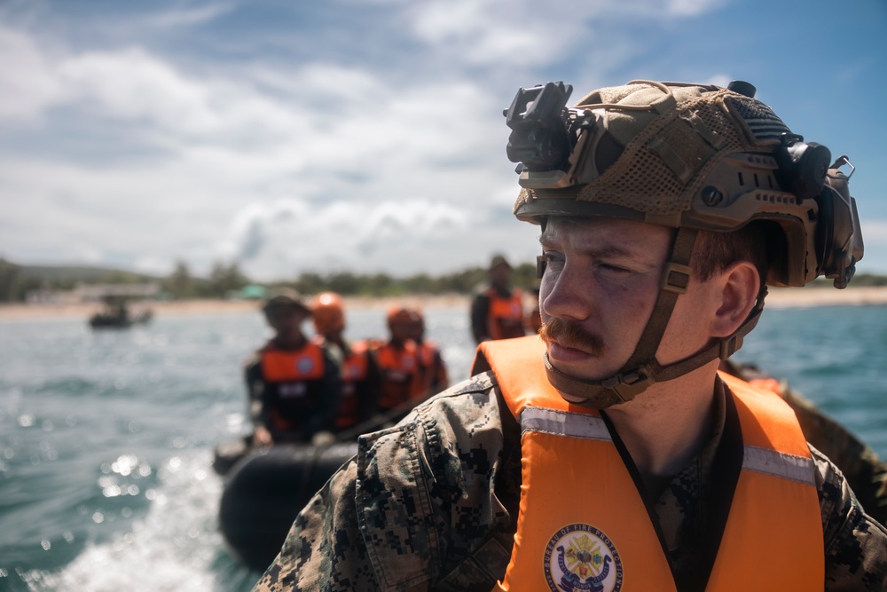 KAMANDAG 8: U.S., Philippine Marines, JGSDF; Small Boat SMEE