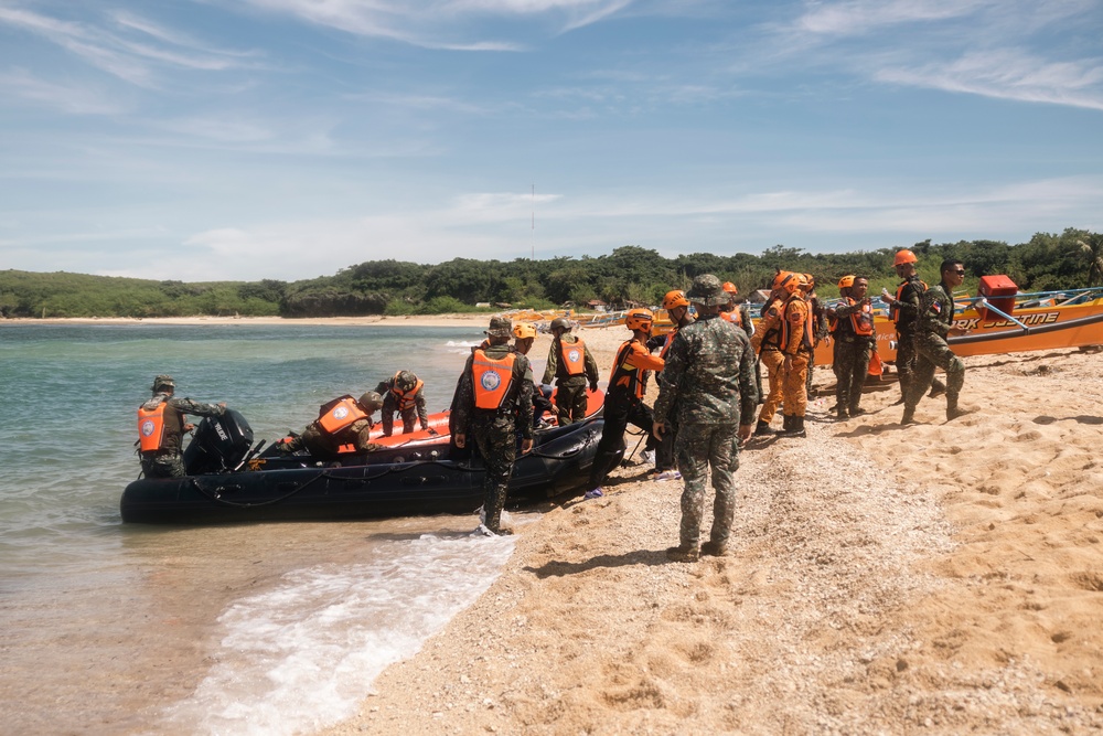 KAMANDAG 8: U.S., Philippine Marines, JGSDF; Small Boat SMEE