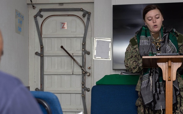 Wasp Hosts Jewish Cantor for Yom Kippur