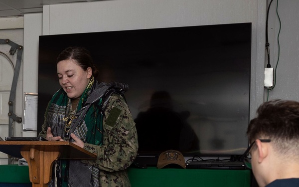 Wasp Hosts Jewish Cantor for Yom Kippur