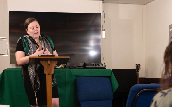 Wasp Hosts Jewish Cantor for Yom Kippur