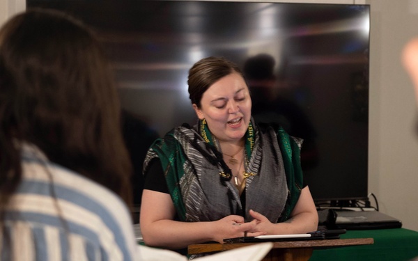 Wasp Hosts Jewish Cantor for Yom Kippur