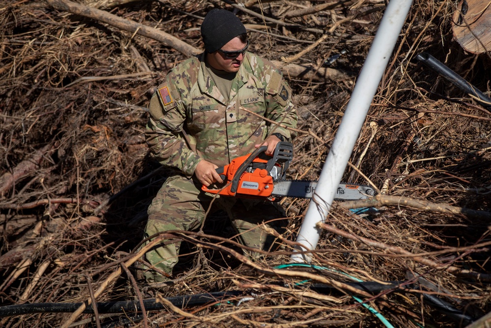 887th Engineer Company, 19th Engineer Battalion cuts through pieces of debris