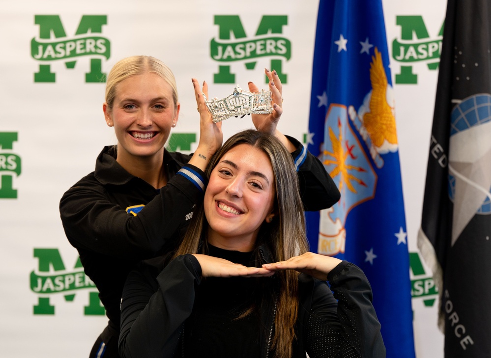 Lt Marsh Inspires Students at Manhattan University