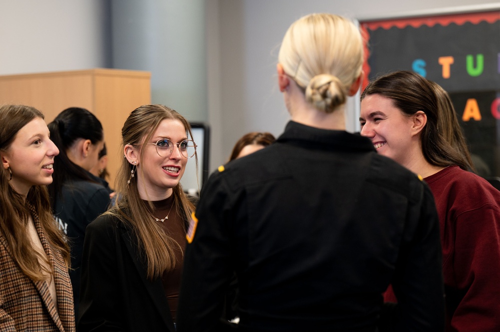 Lt Marsh Inspires Students at Manhattan University